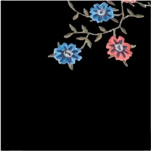 BYPANDINNA – T-shirt med blommor
